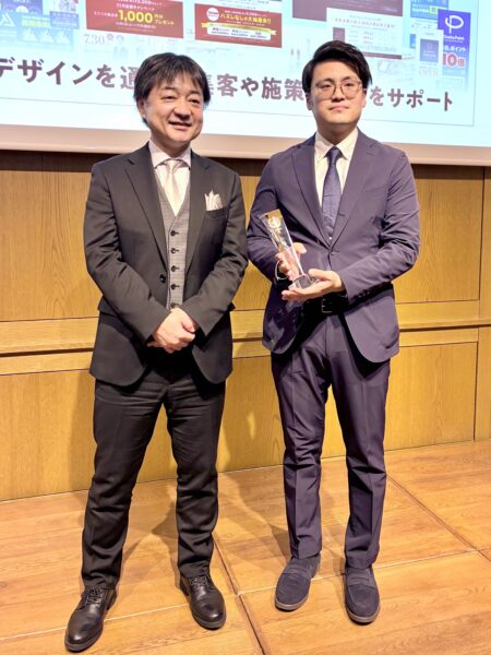 新人賞 経営基盤部門 最優秀賞 恩田周(右)