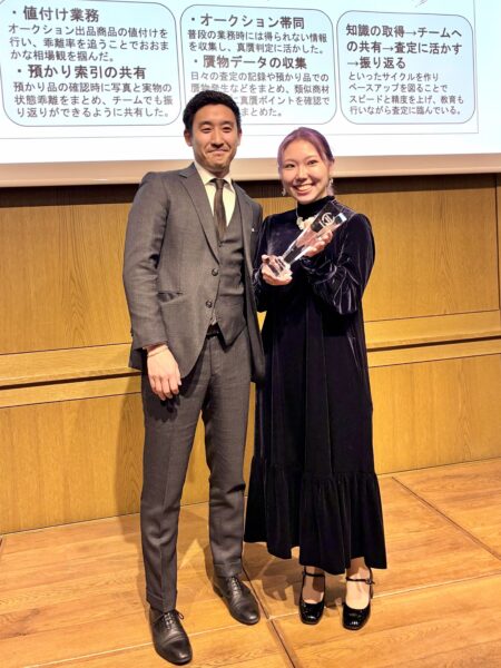 新人賞 商品戦略本部 最優秀賞 木谷円香(右)